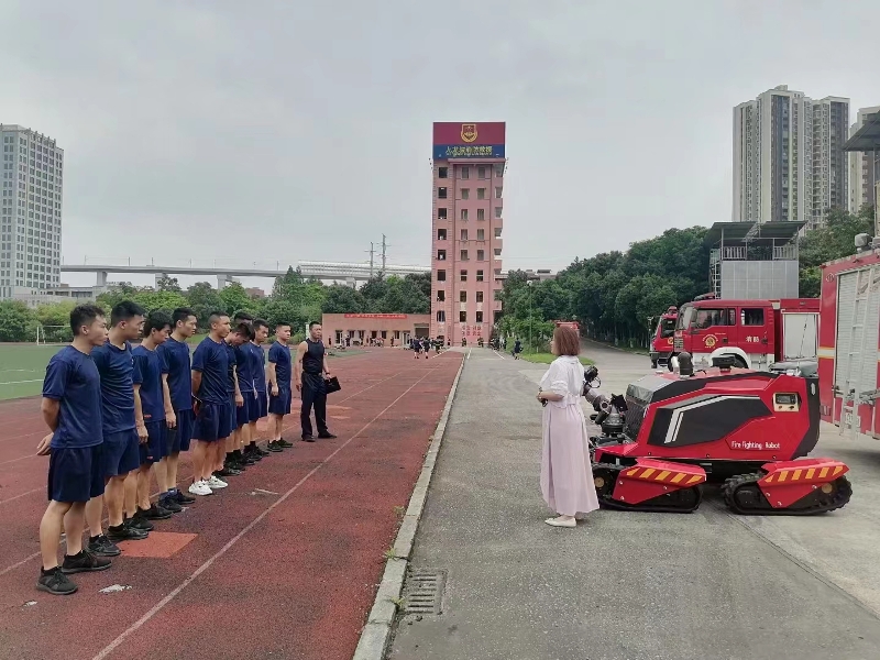 舉升搶險(xiǎn)主戰(zhàn)消防車、全地形消防滅火機(jī)器人巡展演示圓滿結(jié)束